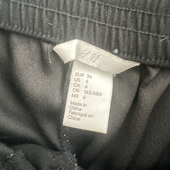 black cropped trousers - Picture 2 of 4